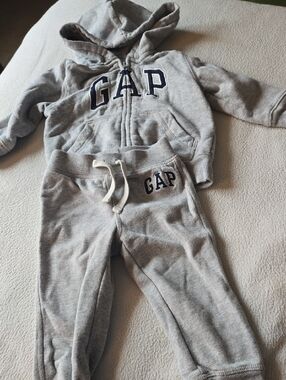 GAP Kids Sweatshirt with Sweatpants